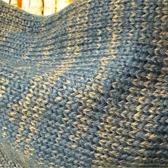 036 LOF | NWT Unisex Navy Winter Scarf (size OS) - Picture 6 of 10